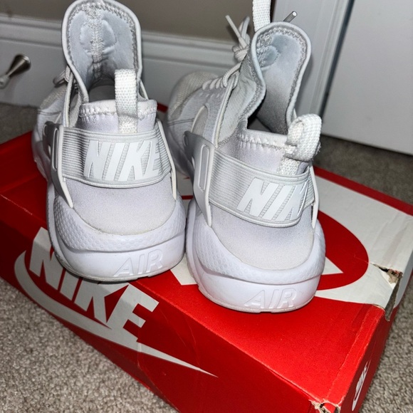 Nike Huarache Run White Sneakers - Picture 4 of 10